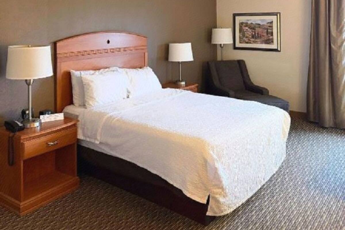 Premium bedding, in-room safe, desk, iron/ironing board