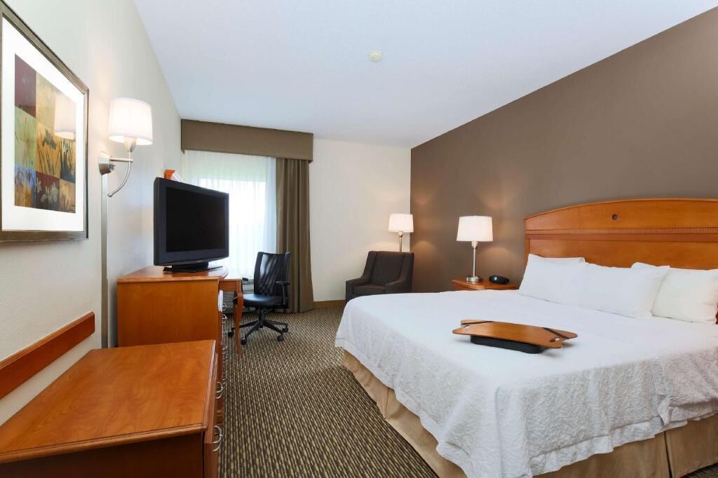 Premium bedding, in-room safe, desk, iron/ironing board