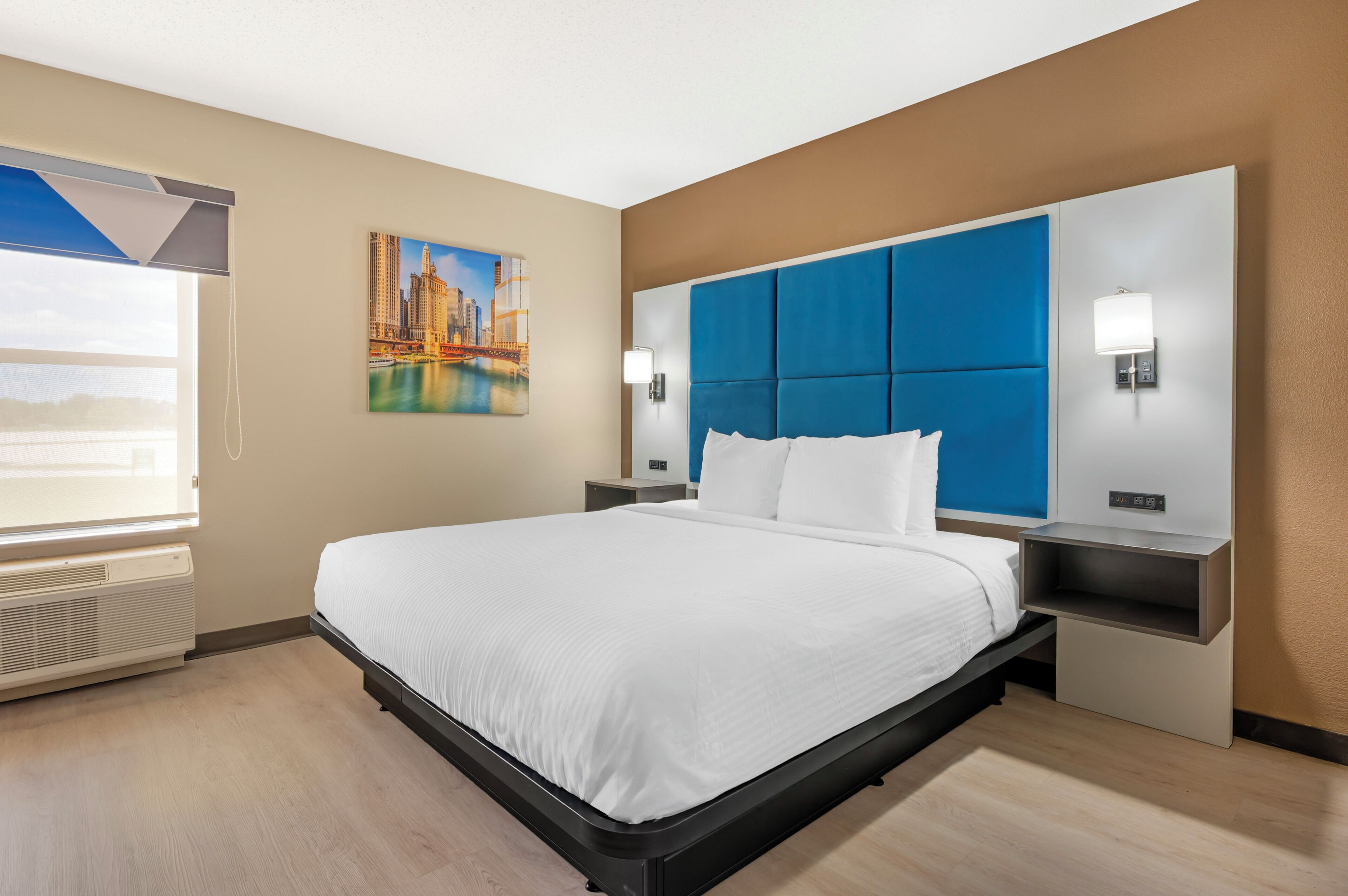 Standard Room, 1 King Bed, Accessible, Refrigerator & Microwave | Premium bedding, in-room safe, desk, iron/ironing board