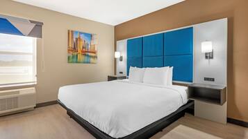 Camera Standard, 1 letto king, accessibile ai disabili, frigorifero e microonde | Biancheria da letto di alta qualità, una cassaforte in camera