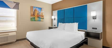 Standard Room, 1 King Bed, Accessible, Refrigerator & Microwave | Premium bedding, in-room safe, desk, iron/ironing board
