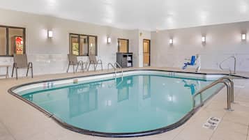 Indoor pool, sun loungers