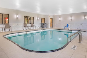 Indoor pool, sun loungers