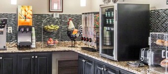 Econo Lodge Inn & Suites Jackson Northwest