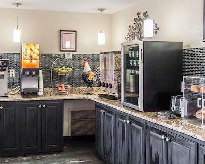 Econo Lodge Inn & Suites Jackson Northwest