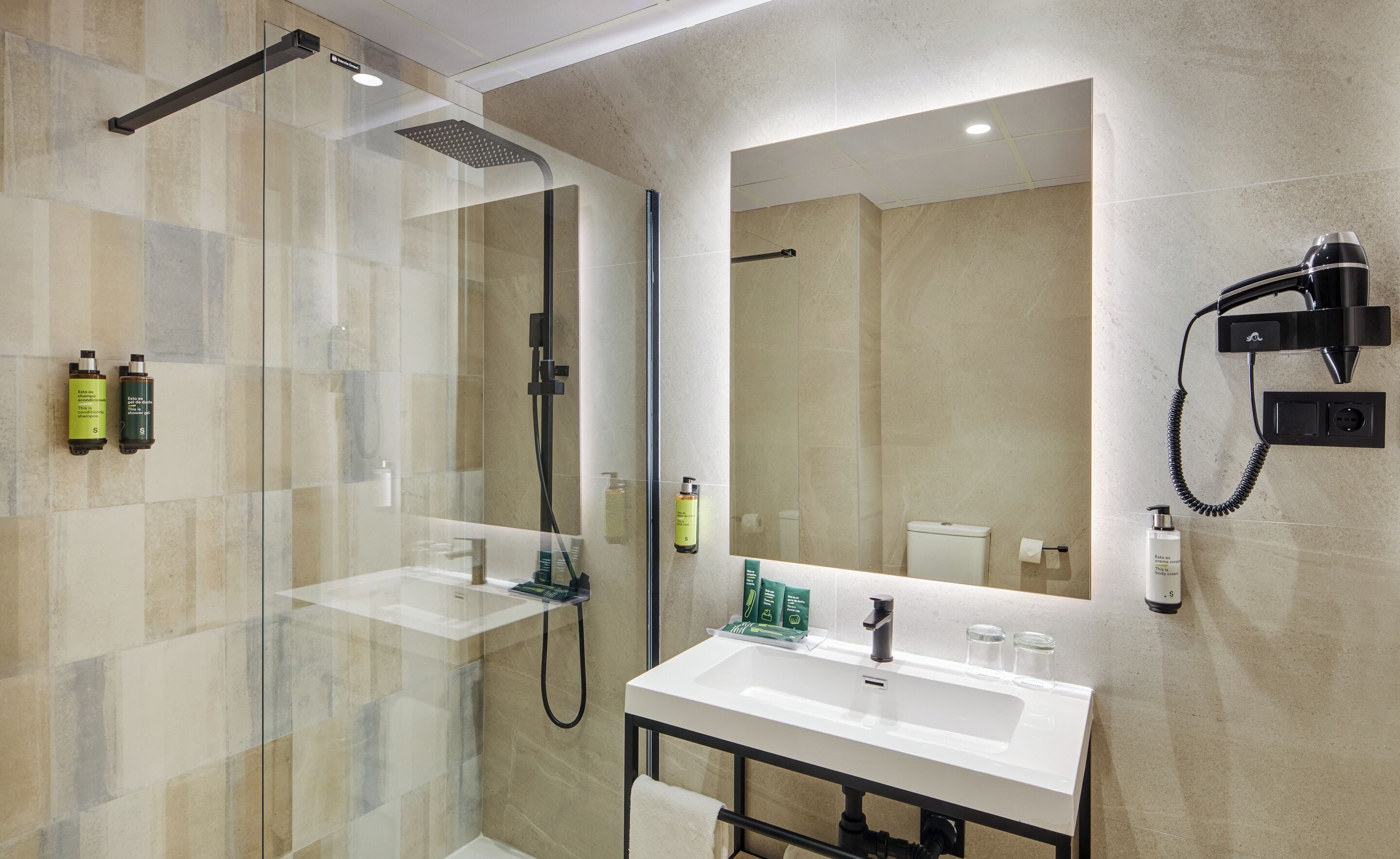 classic twin room (exterior view) | bathroom | shower, free toiletries, hair dryer, slippers