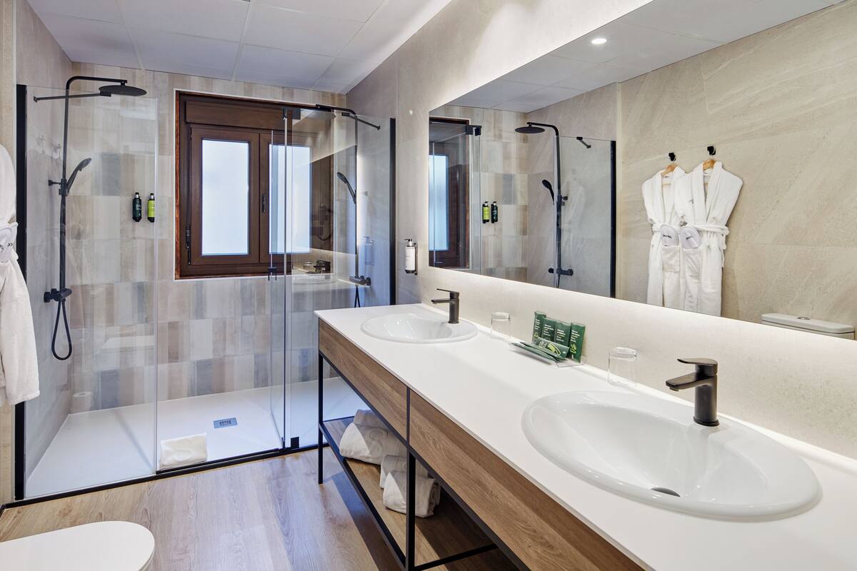 superior double room | bathroom | shower, free toiletries, hair dryer, slippers