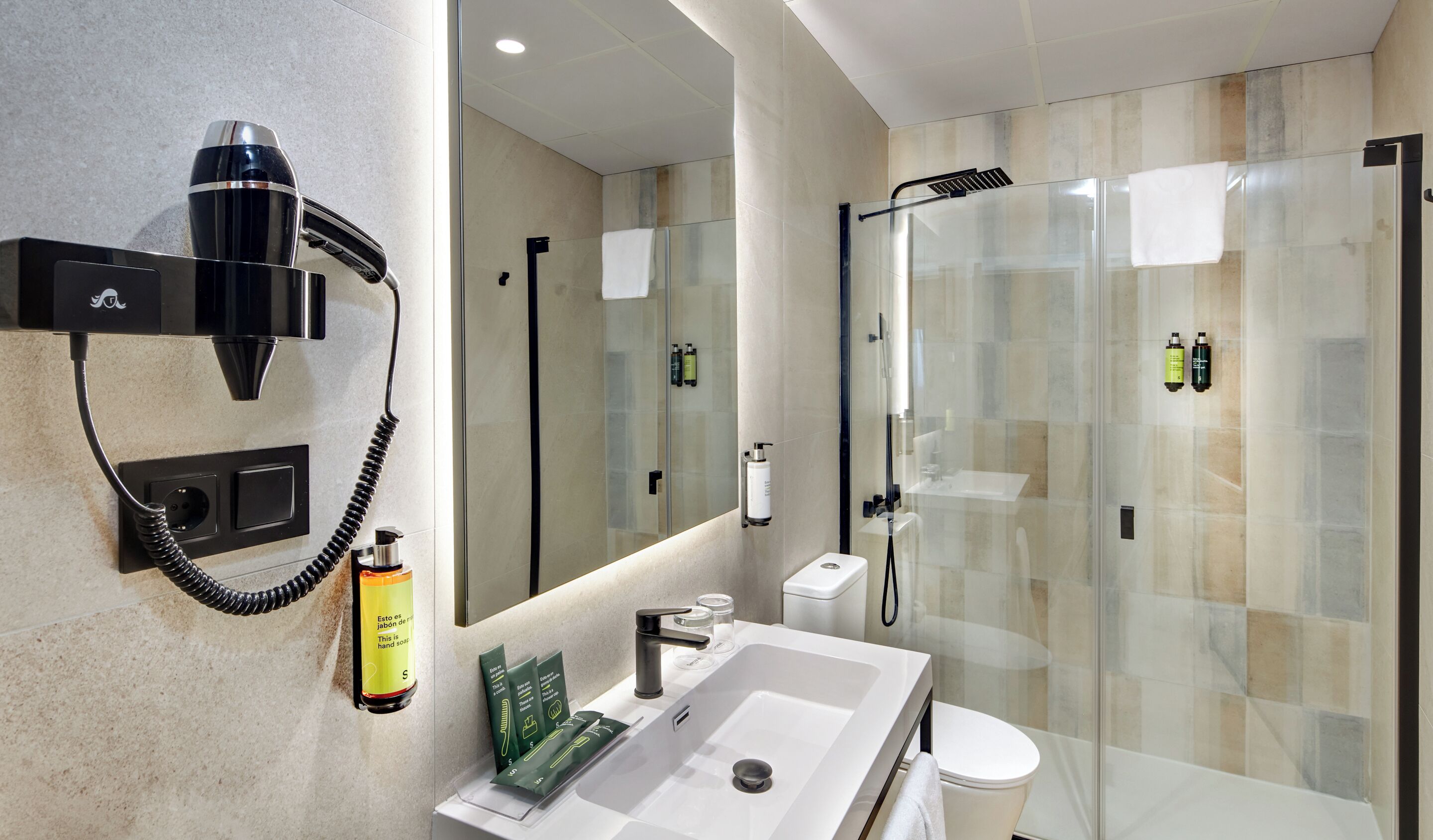 classic room | bathroom | shower, free toiletries, hair dryer, slippers