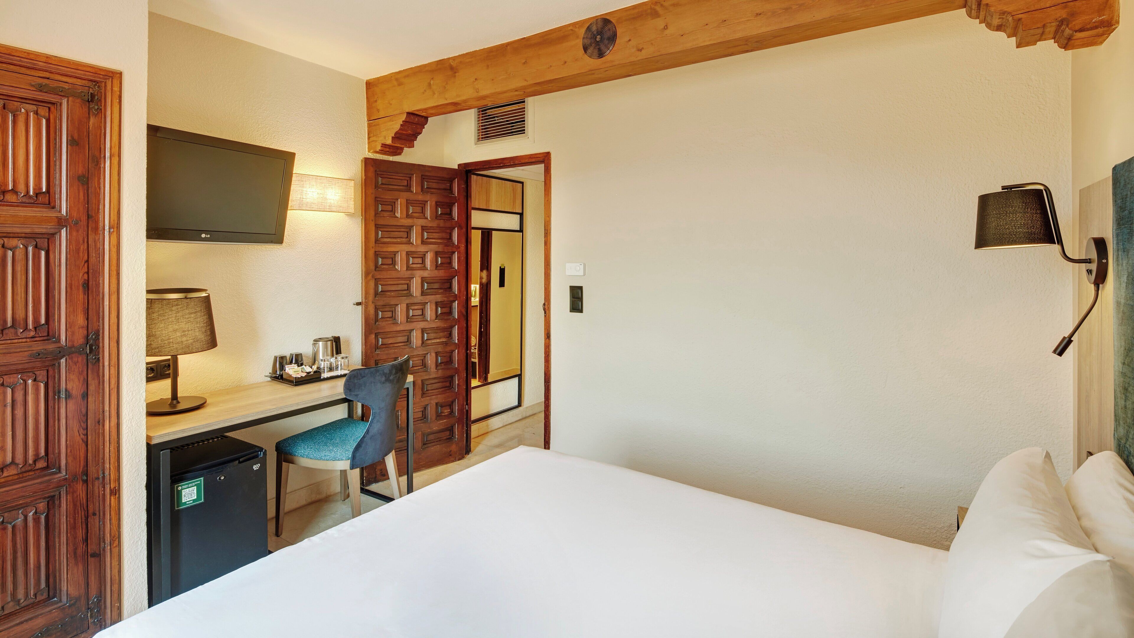 classic room | premium bedding, down duvets, minibar, in-room safe