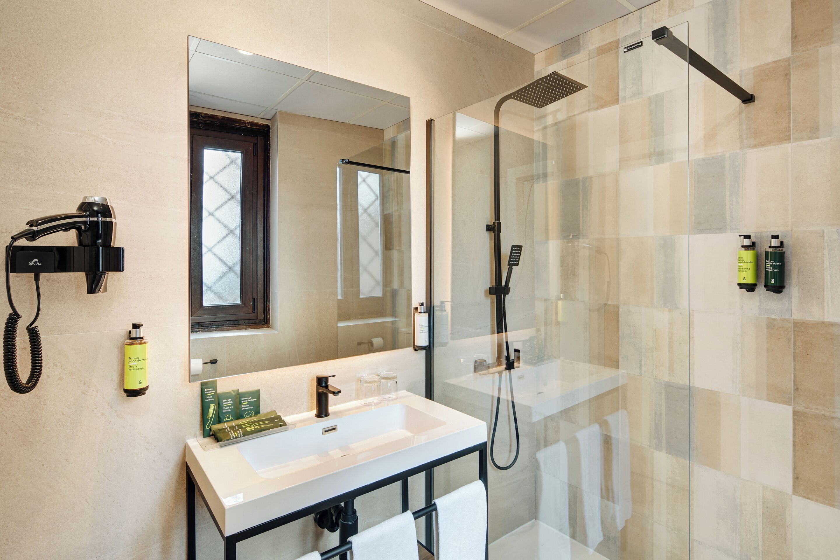 classic triple room | bathroom | shower, free toiletries, hair dryer, slippers