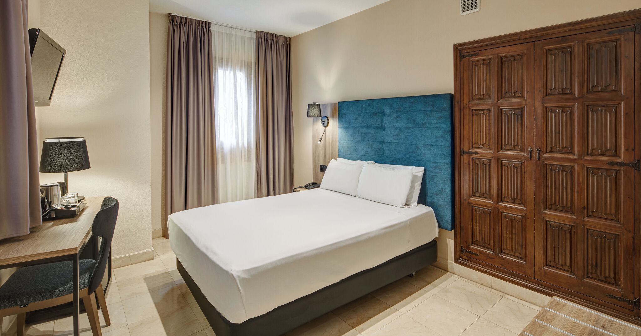 Biancheria da letto di alta qualità, copriletto in piuma, minibar