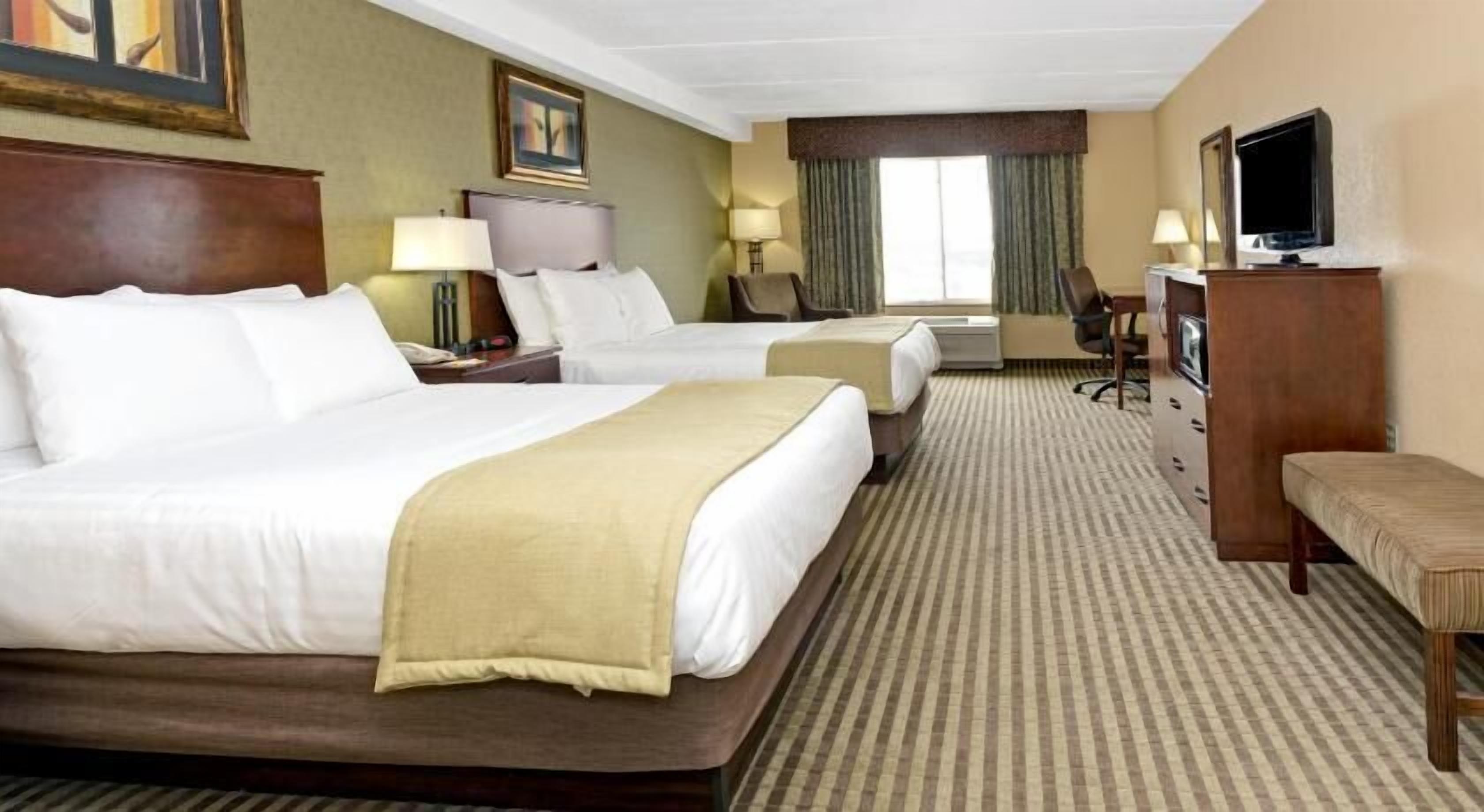 Premium bedding, in-room safe, desk, iron/ironing board