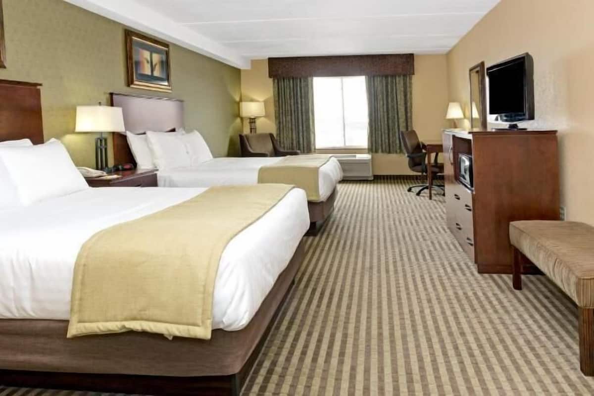 Premium bedding, in-room safe, desk, iron/ironing board