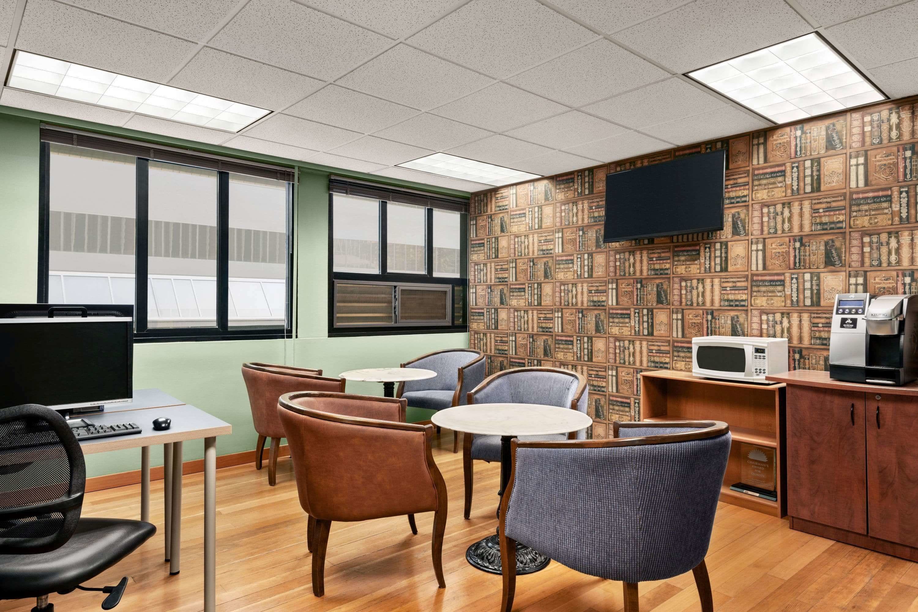 Photo - Days Inn by Wyndham Vancouver Downtown