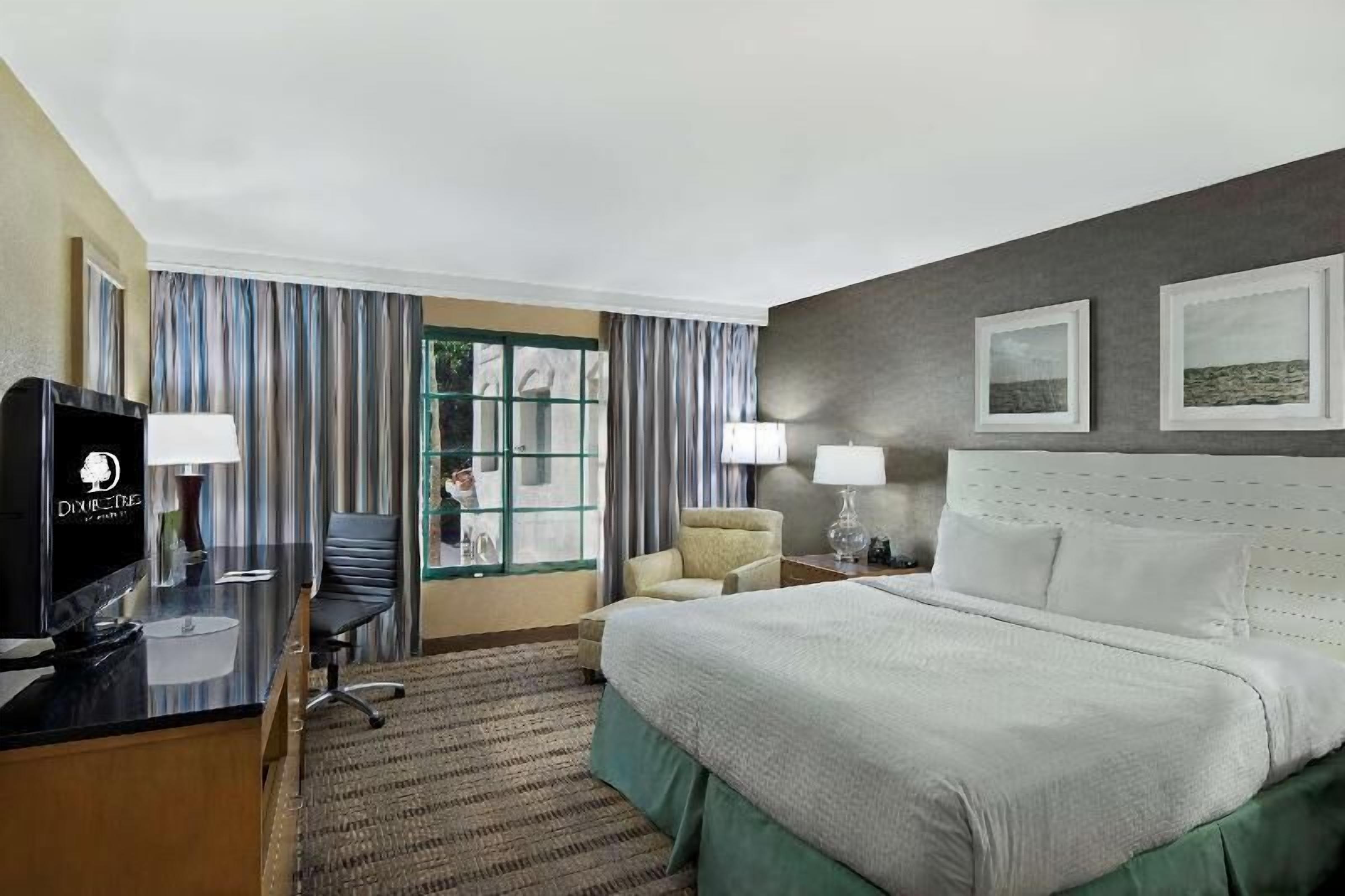 Premium bedding, in-room safe, desk, blackout drapes