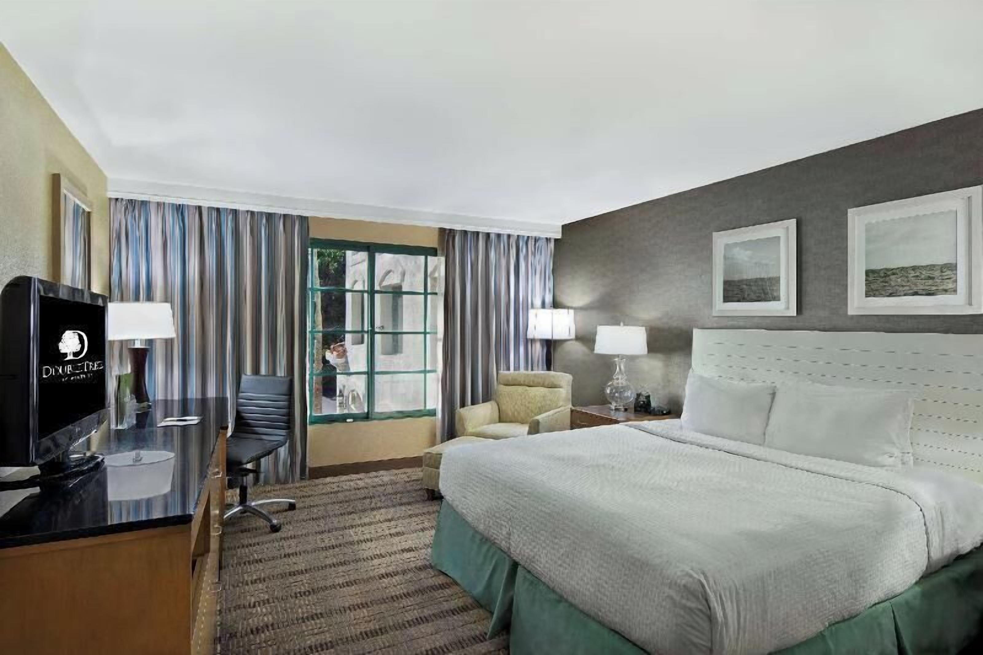 Premium bedding, in-room safe, desk, blackout drapes