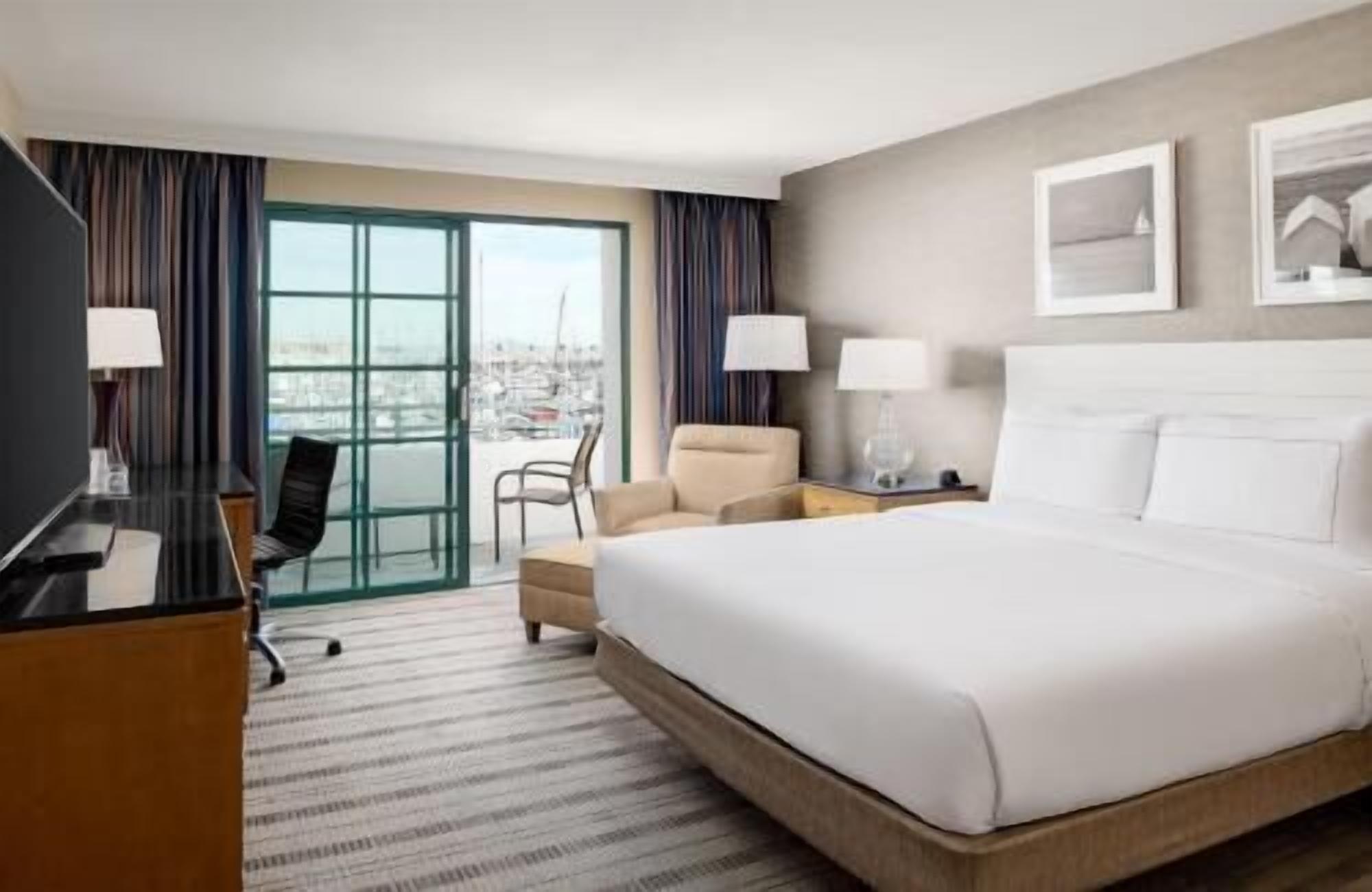 Premium bedding, in-room safe, desk, blackout drapes
