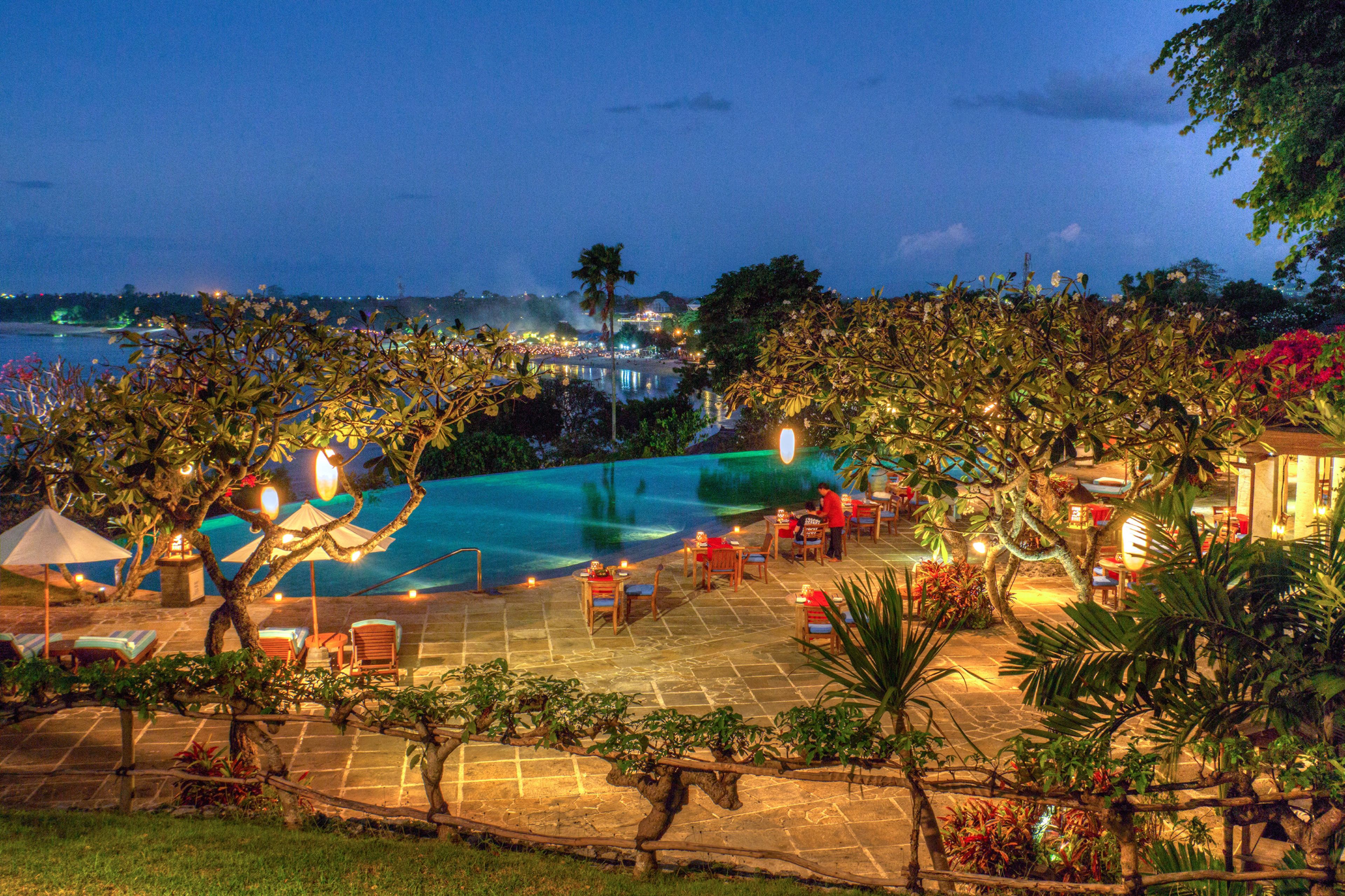 4 restaurants, breakfast, lunch, dinner served; international cuisine