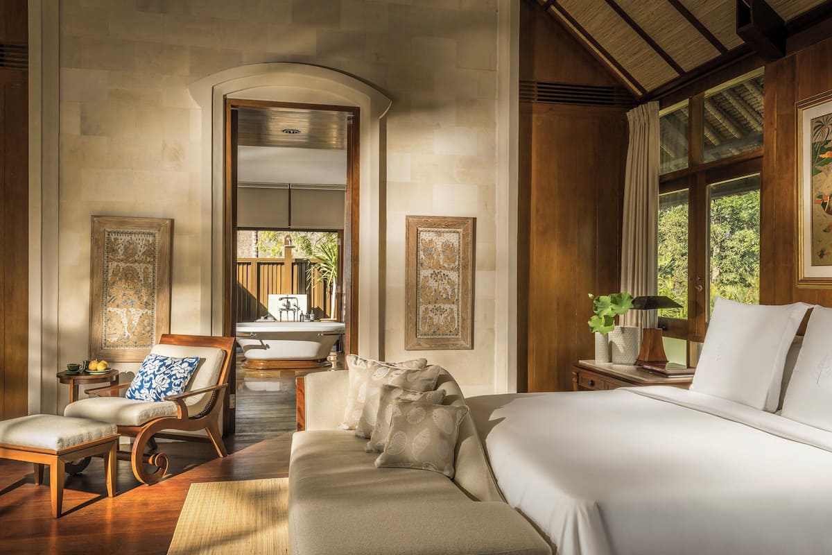 Minibar, in-room safe, desk, iron/ironing board