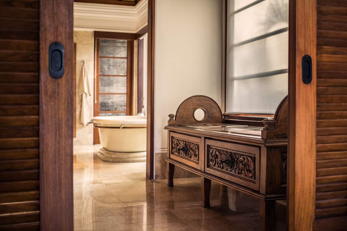 Minibar, in-room safe, desk, iron/ironing board