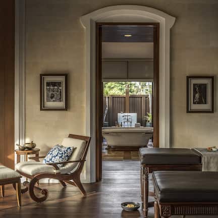 Couples treatment rooms, sauna, hot tub, steam room, body treatments