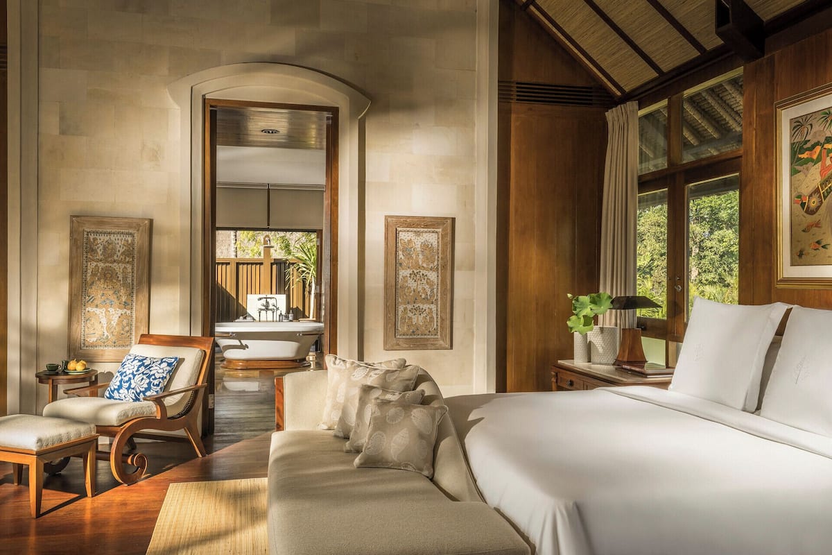 Minibar, in-room safe, desk, iron/ironing board