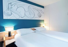 Quarto duplo standard, para não fumantes | Individualmente decorados, individualmente mobiliados, escrivaninha