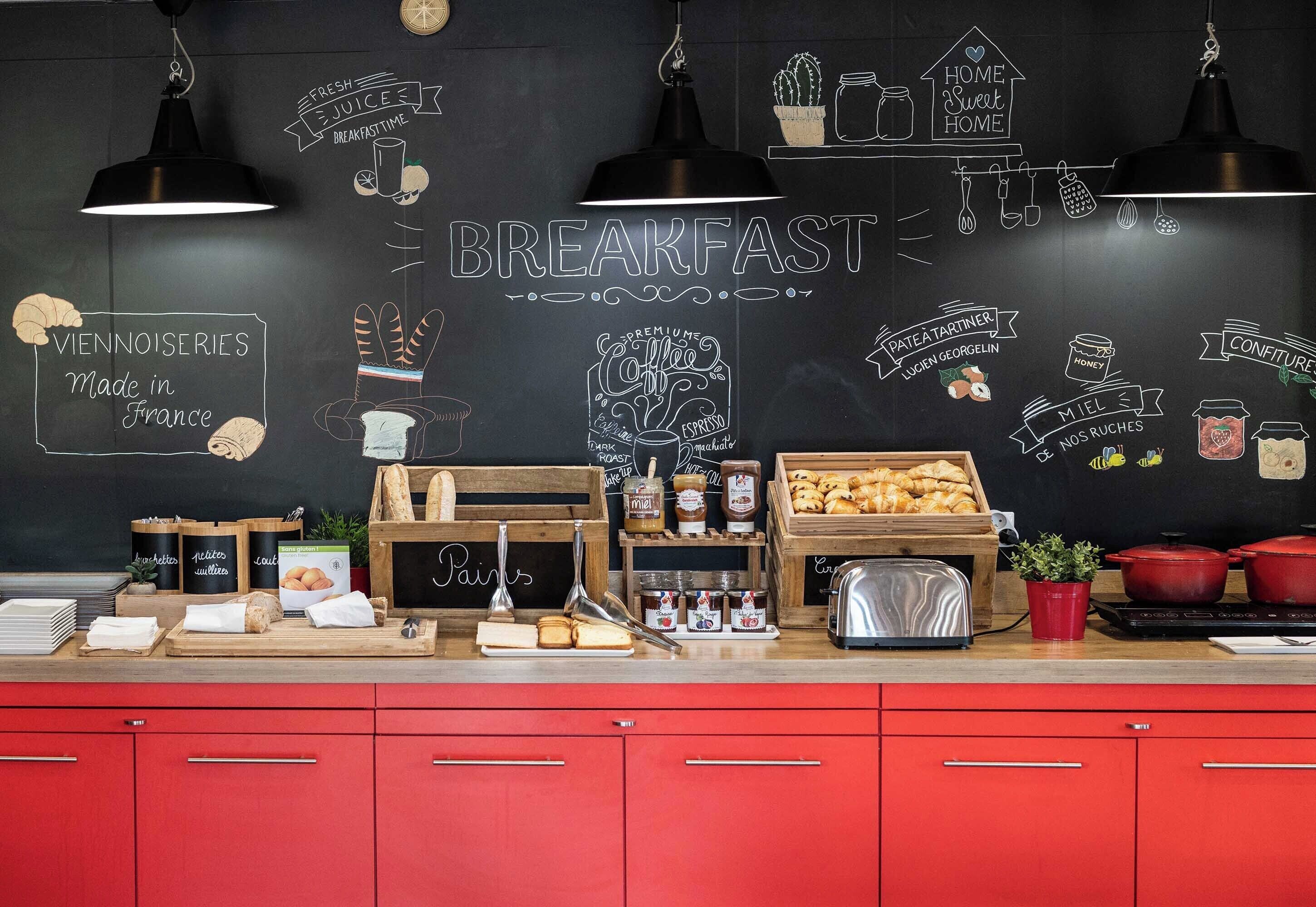 daily buffet breakfast for a fee