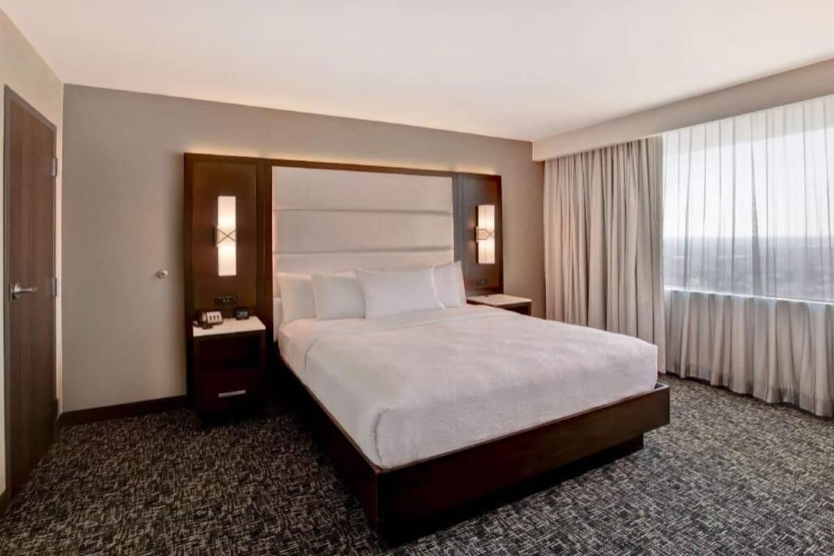 Hypo-allergenic bedding, pillowtop beds, in-room safe, desk