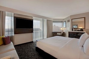 Suite, 1 King Bed, Balcony | Hypo-allergenic bedding, pillowtop beds, in-room safe, desk