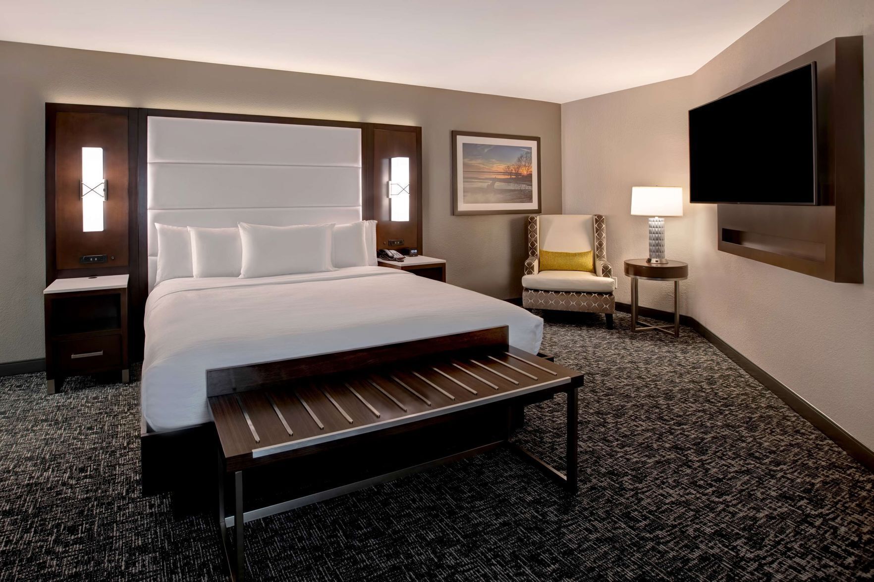 Hypo-allergenic bedding, pillowtop beds, in-room safe, desk