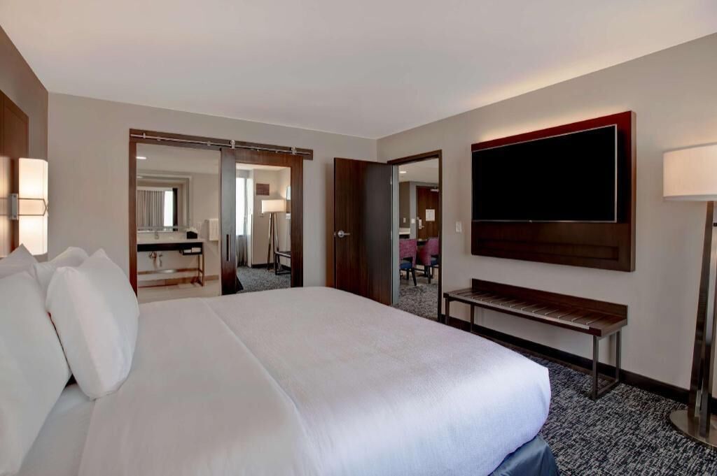 Hypo-allergenic bedding, pillowtop beds, in-room safe, desk