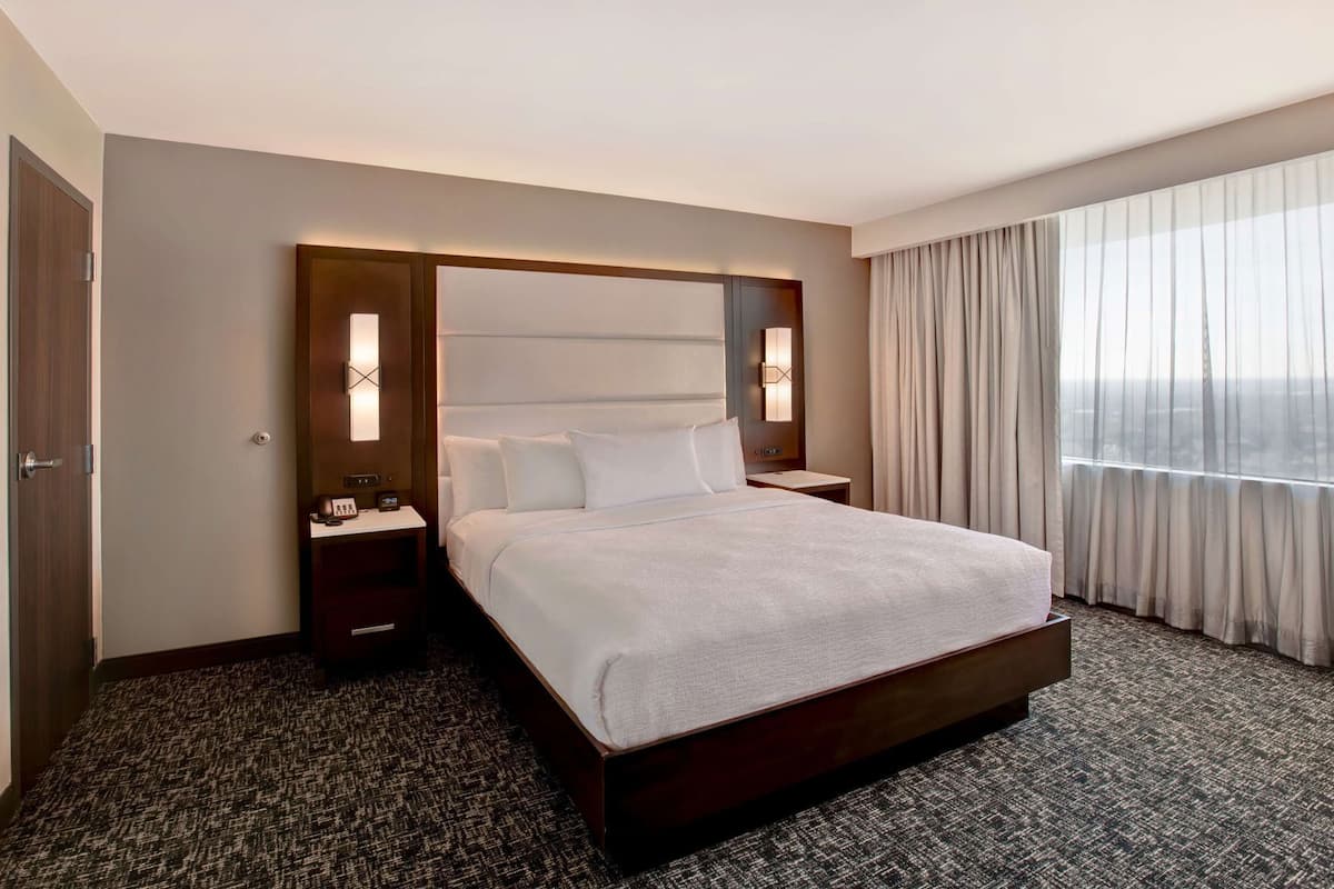 Hypo-allergenic bedding, pillowtop beds, in-room safe, desk