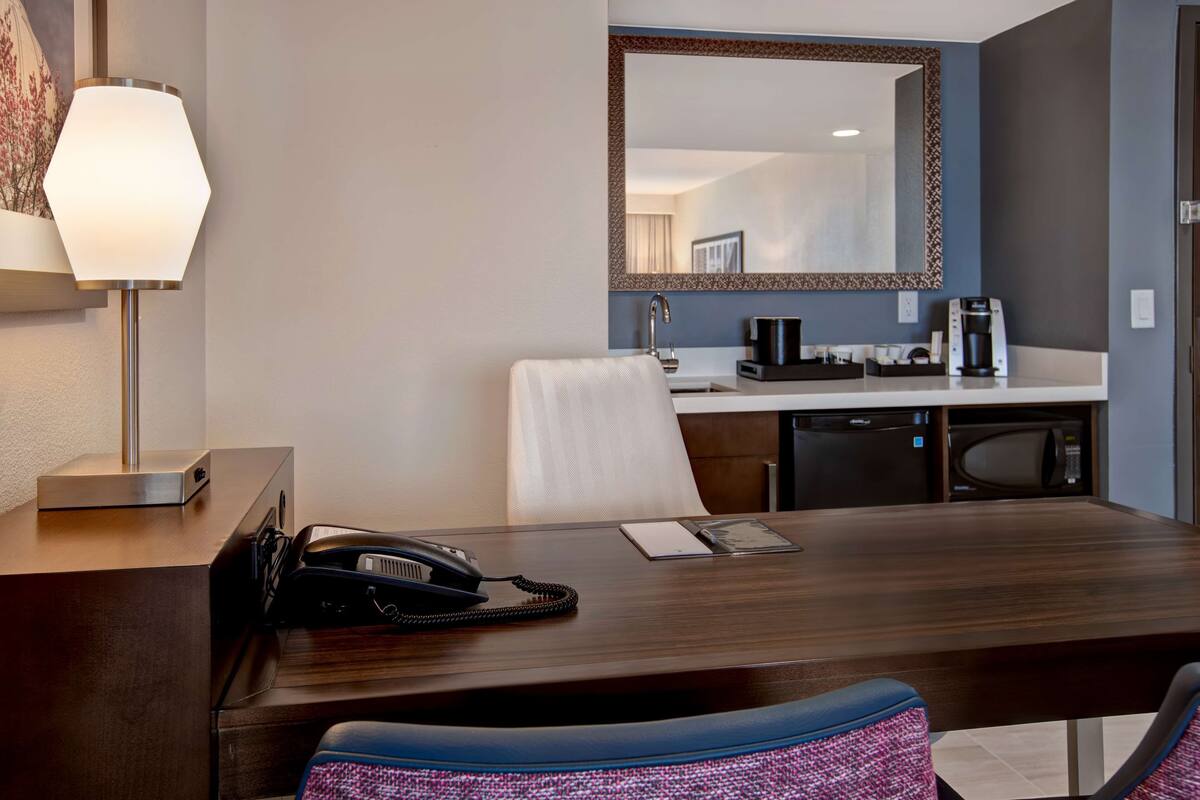suite, 1 king bed | hypo-allergenic bedding, pillow-top beds, in-room safe, desk