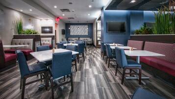 Sudah termasuk sarapan prasmanan setiap hari