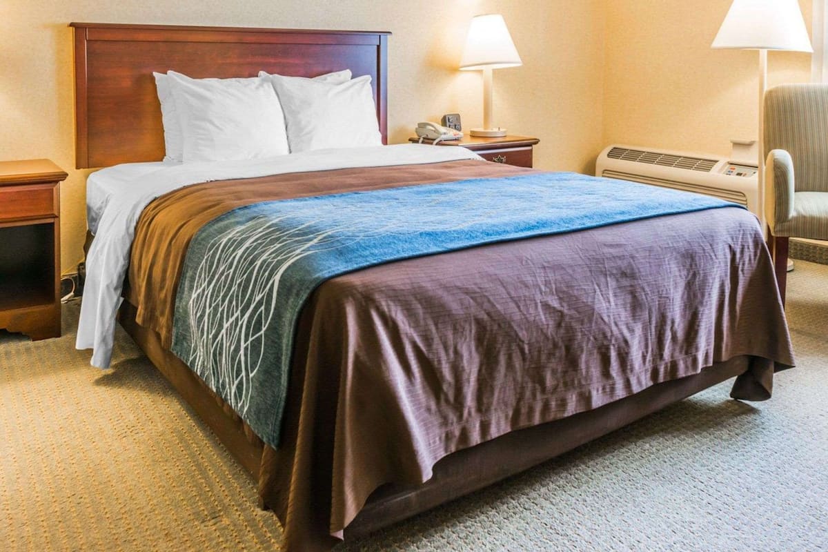 Habitación, 1 cama Queen size, con acceso para personas discapacitadas, para no fumadores | Camas con pillow-top, caja de seguridad en la habitación y escritorio