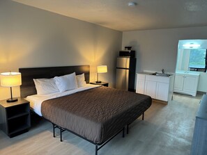 Relax in this stylish room with a comfortable bed, two bedside tables, and a compact kitchenette.
