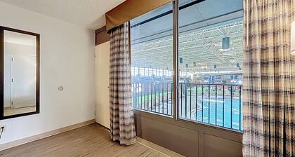 Stayable Jacksonville West
