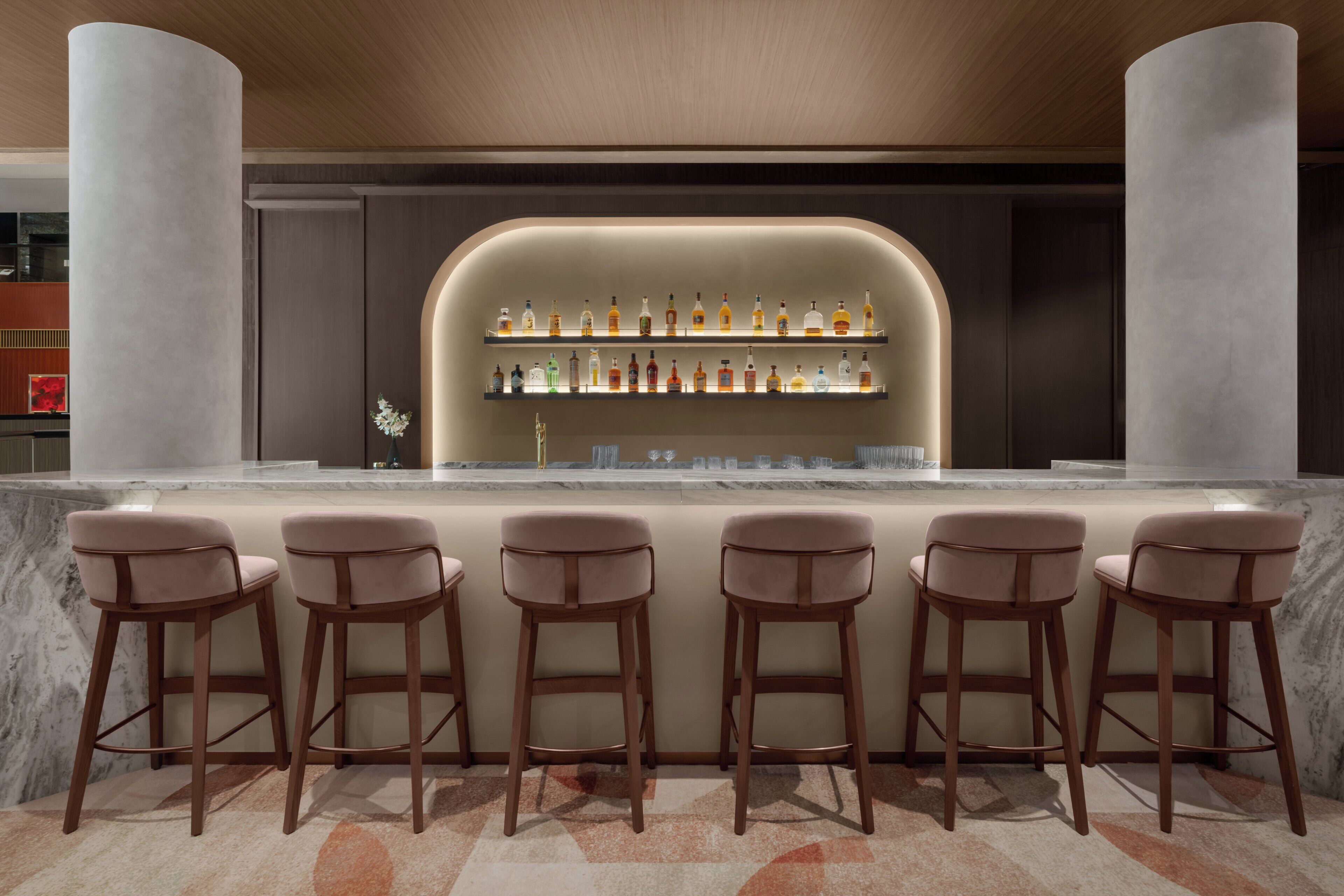 3 bars/lounges