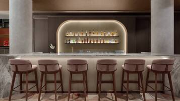 3 bars/lounges