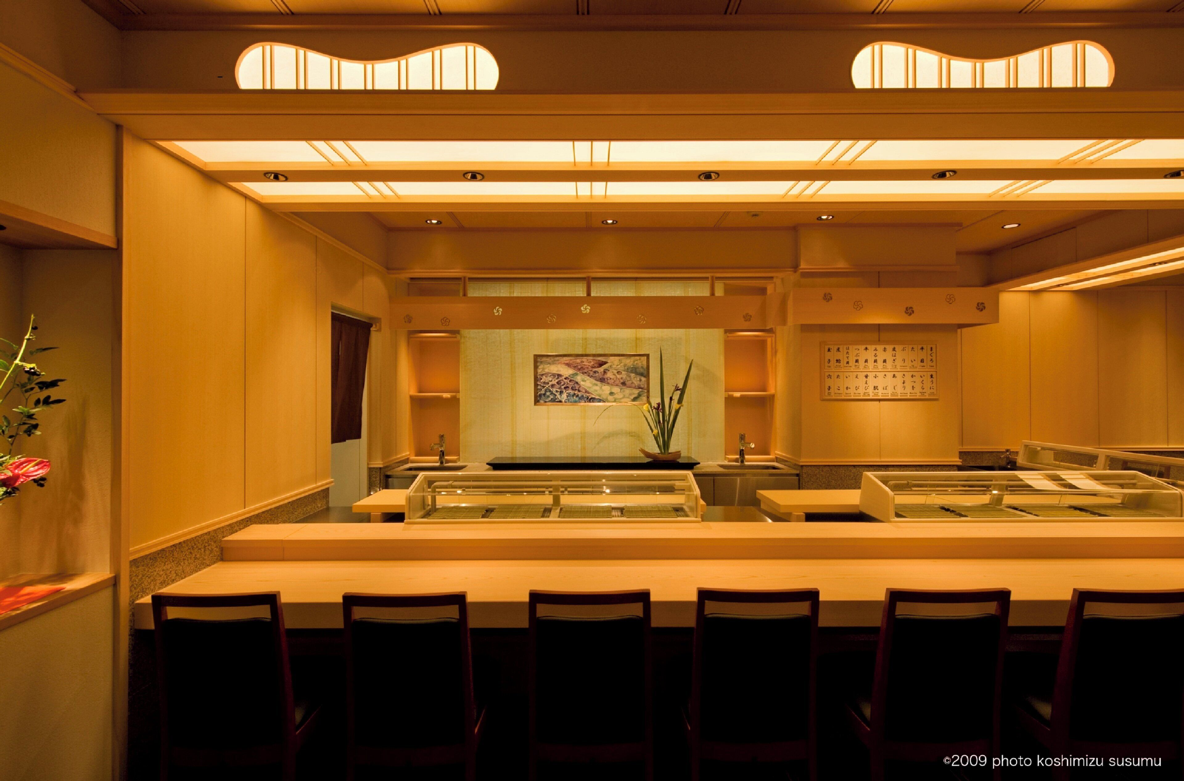 9 restaurants, breakfast, lunch, dinner served; fusion cuisine