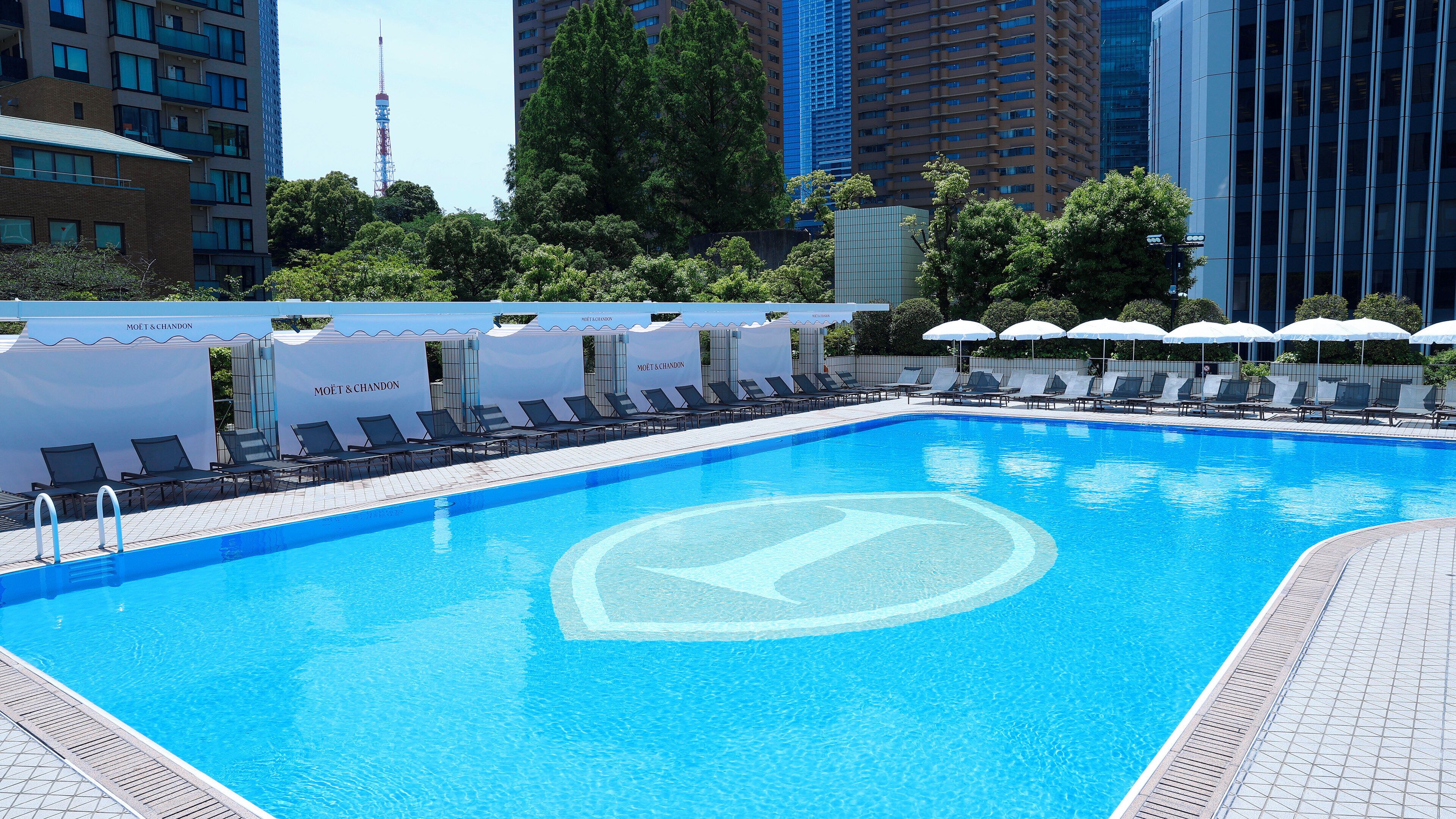Piscine extérieure (ouverte en saison)