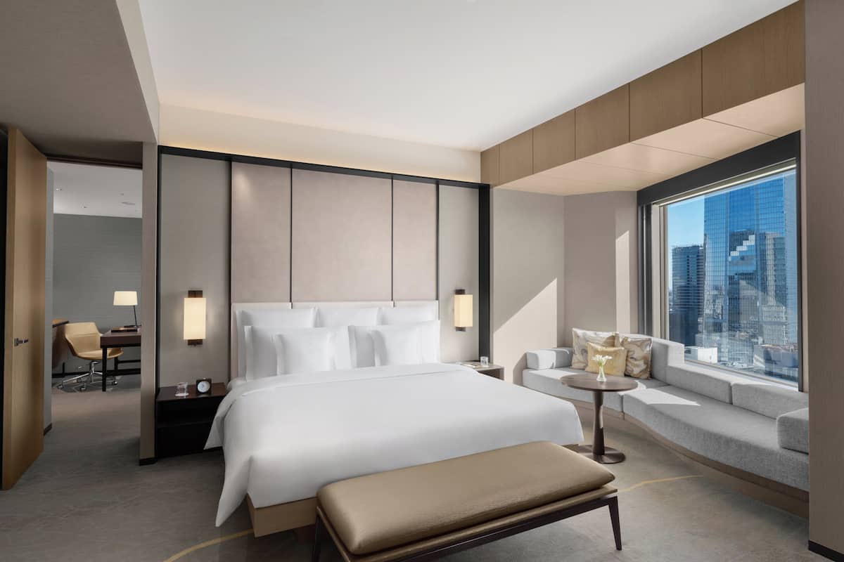 Suite, 1 King Bed, Club lounge access (Hana) | 1 bedroom, minibar, in-room safe, iron/ironing board