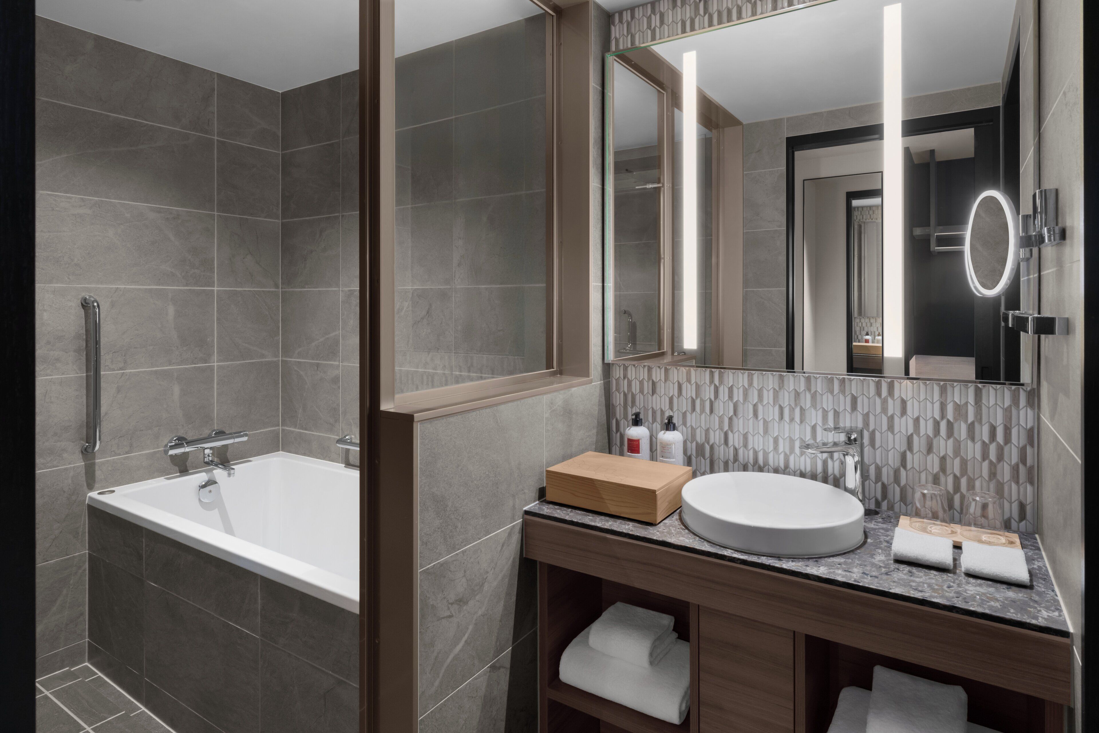 1 bedroom, minibar, in-room safe, iron/ironing board