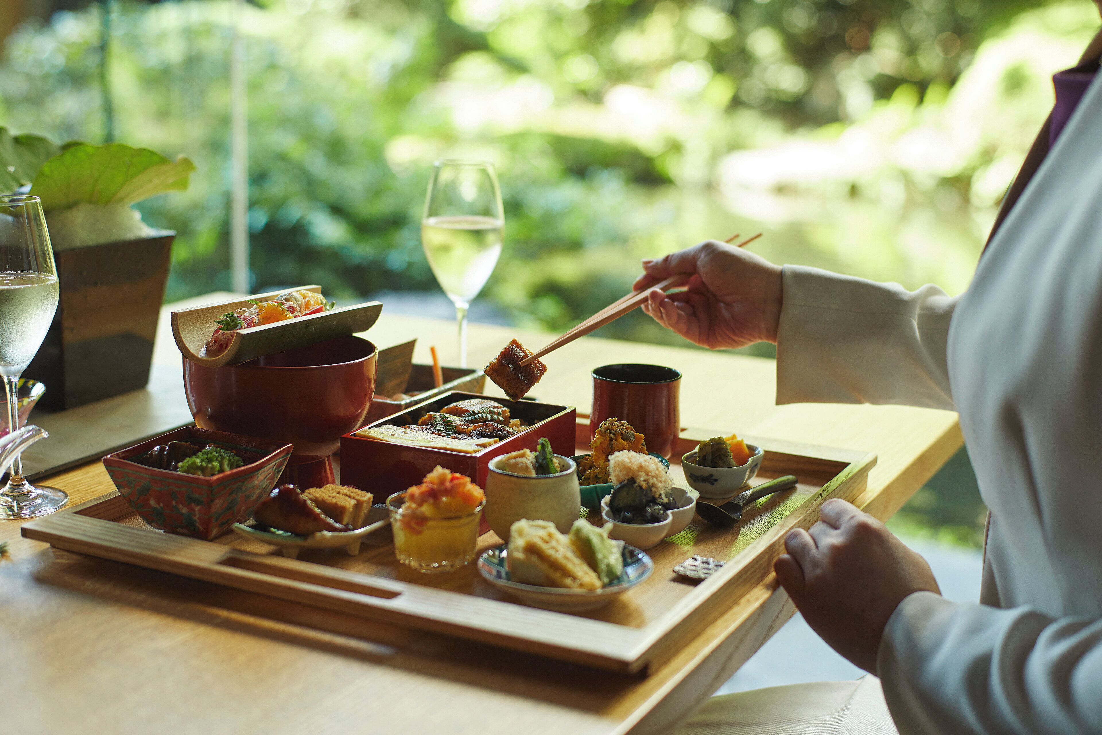 9 restaurants, breakfast, lunch, dinner served; fusion cuisine