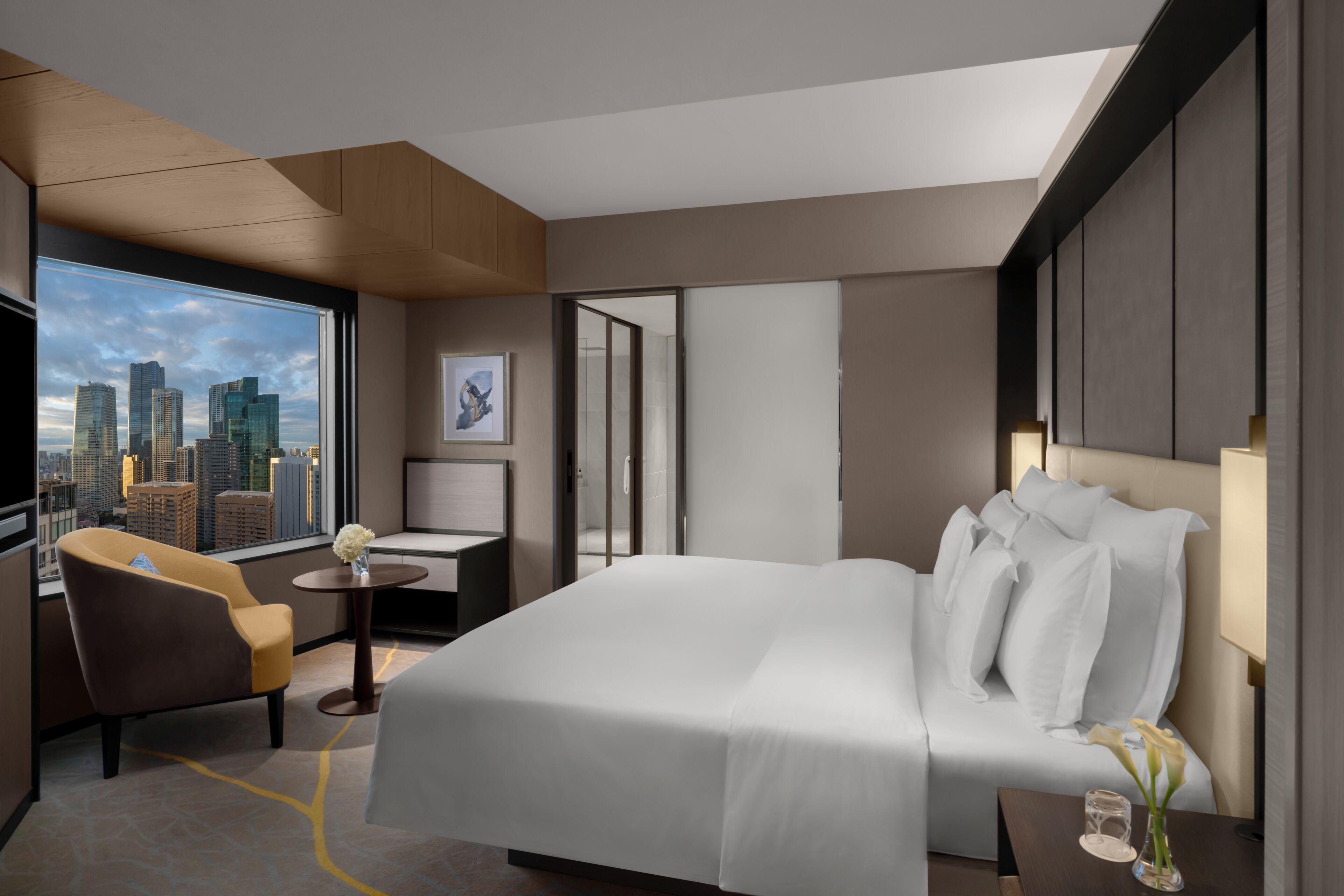Suite, 1 cama de matrimonio grande, Acceso al salón del club (Tsuki) | 1 dormitorio, minibar, caja fuerte y tabla de planchar con plancha