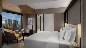 Suite, 1 cama de matrimonio grande, Acceso al salón del club (Tsuki) | 1 dormitorio, minibar, caja fuerte y tabla de planchar con plancha