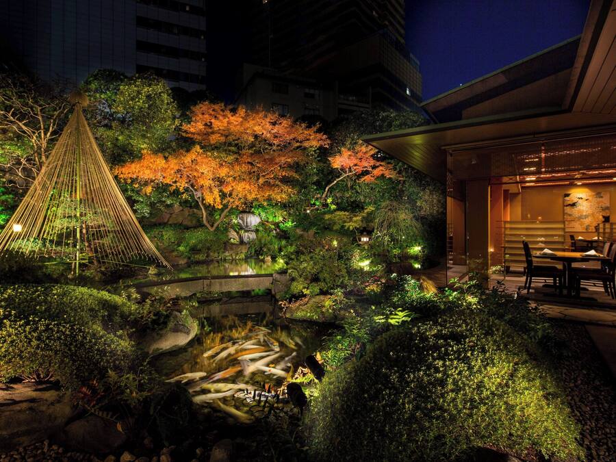 9 restaurants, breakfast, lunch, dinner served; Fusion cuisine