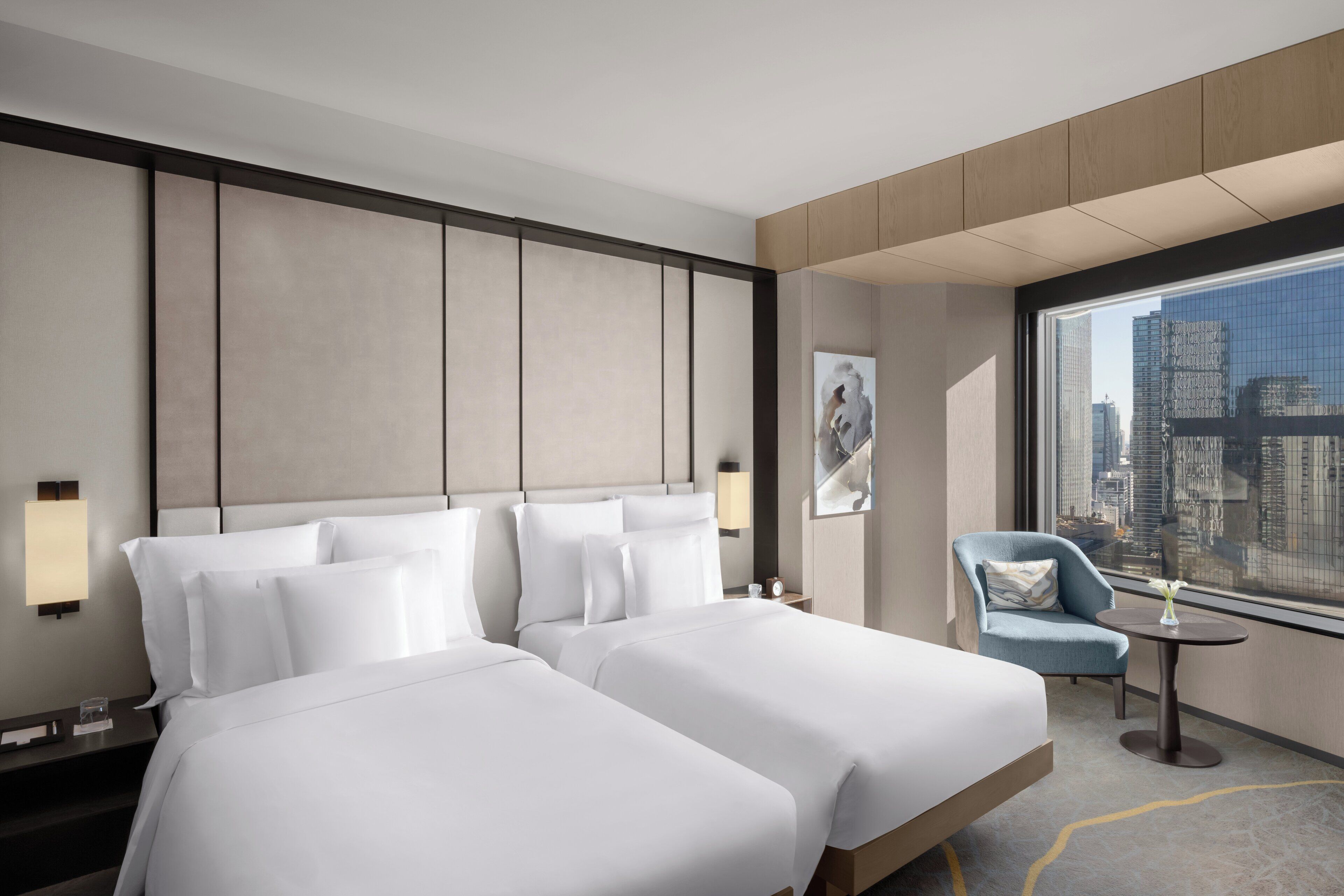 Suite, varias camas, con acceso al salón lounge del club (Miyabi) | 1 habitación, minibar y caja de seguridad en la habitación 