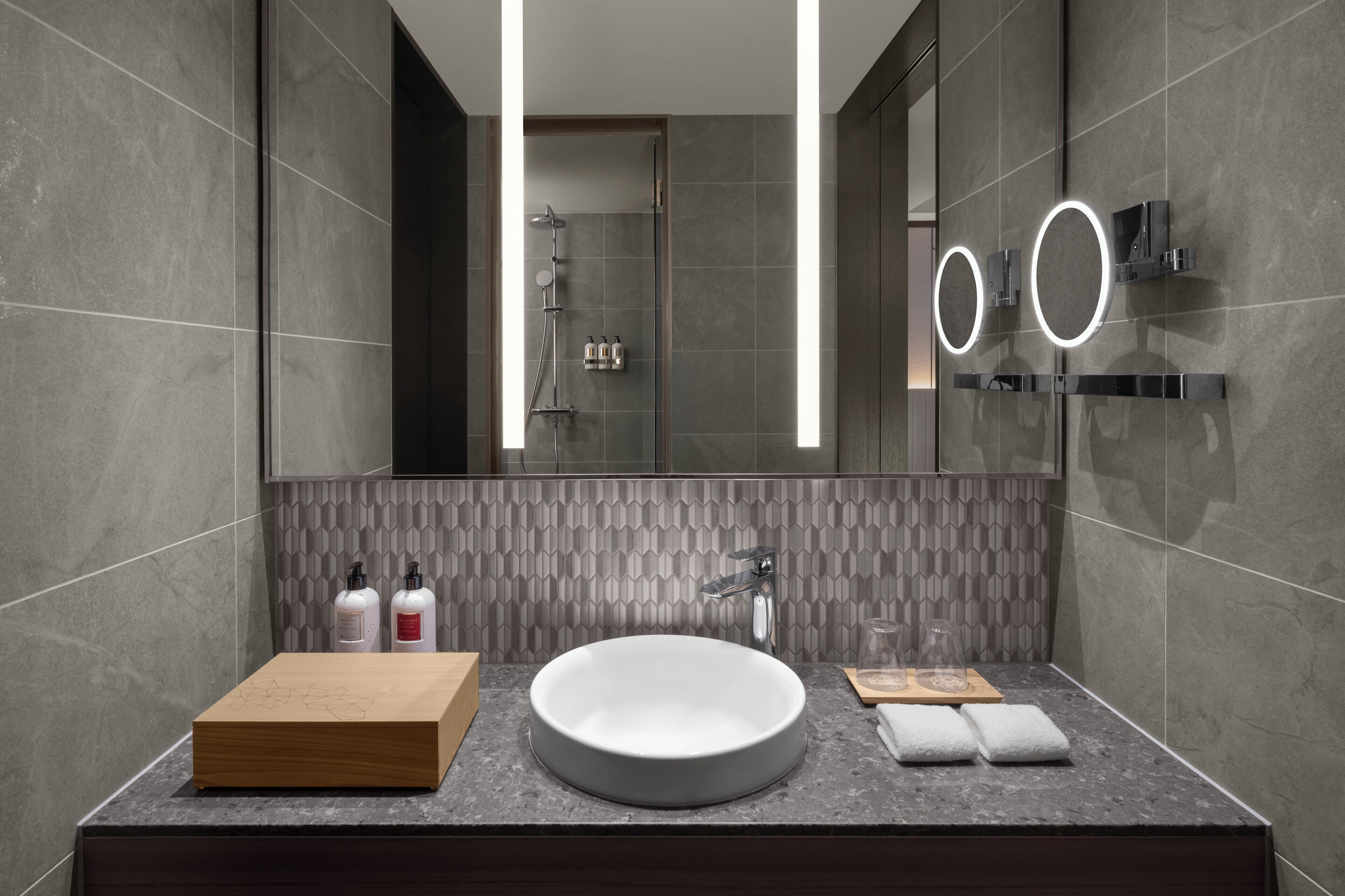 Suite, 1 King-Bett, Zutritt zur Club Lounge (Sora) | 1 Schlafzimmer, Minibar, Zimmersafe, Bügeleisen/Bügelbrett